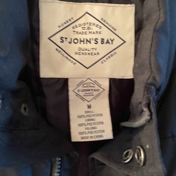 St John’s Bay Men’s Black Puffer Vest - Picture 2 of 5